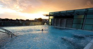 Thermae Bath Spa, August 2006. Bath, Somerset, UK.Photography © Matt Cardy 2006. Telephone 07769 654194. Email mattcardy@btinternet.comwww.mattcardy.net